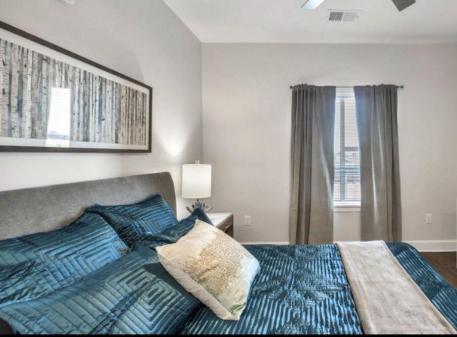 Spacious Castle W Gym Pool Free Parking I Walk To Dowtown N Broadway ナッシュビル エクステリア 写真