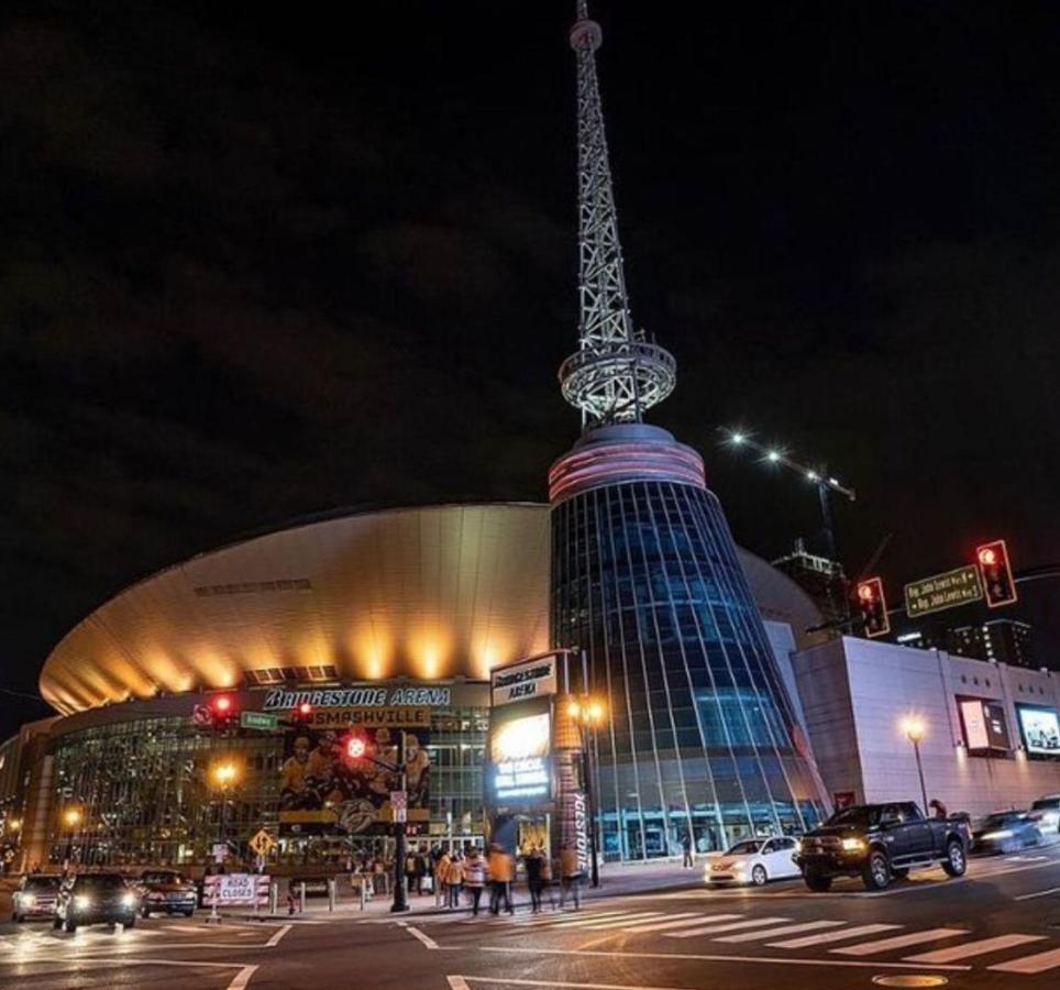 Spacious Castle W Gym Pool Free Parking I Walk To Dowtown N Broadway ナッシュビル エクステリア 写真
