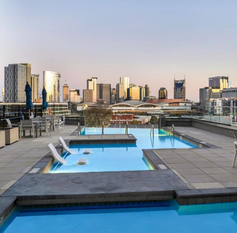 Spacious Castle W Gym Pool Free Parking I Walk To Dowtown N Broadway ナッシュビル エクステリア 写真