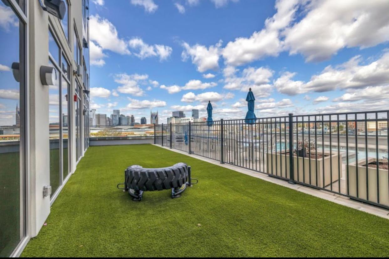 Spacious Castle W Gym Pool Free Parking I Walk To Dowtown N Broadway ナッシュビル エクステリア 写真